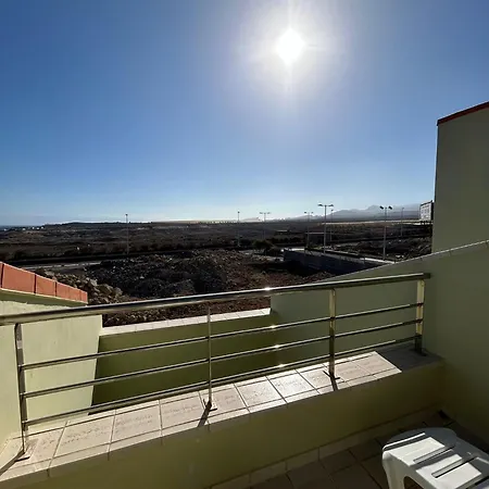 Montana Roja Patios Эль-Медано