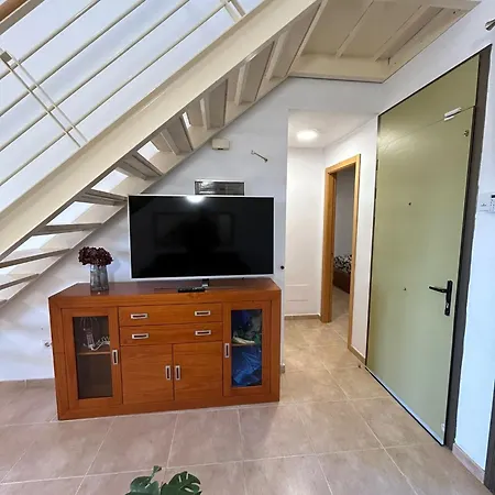 Montana Roja Patios Эль-Медано